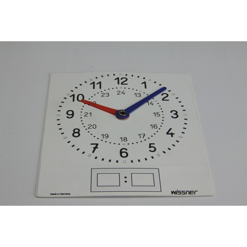 Horloge d'apprentissage blanche posée sur une table