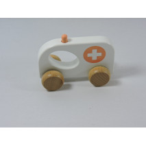 Jouet petite ambulance en bois.