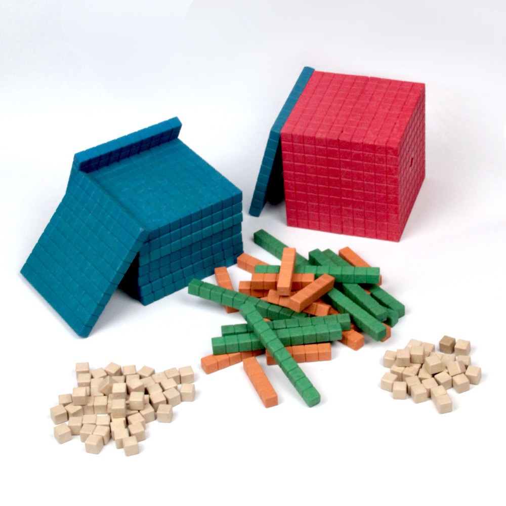 Ensemble de cubes, barres et plaques Lubienska en bois coloré.