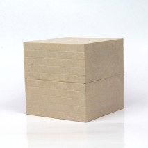 Cube de 1000 Lubienska en bois, vu de côté